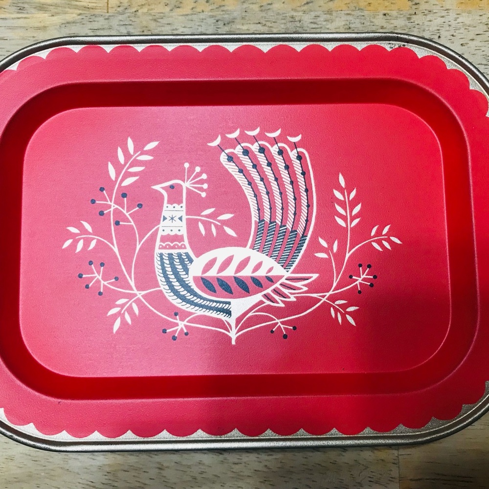 Vintage, collectible set of 4 trays, excellent condition measuring 7” x 5”